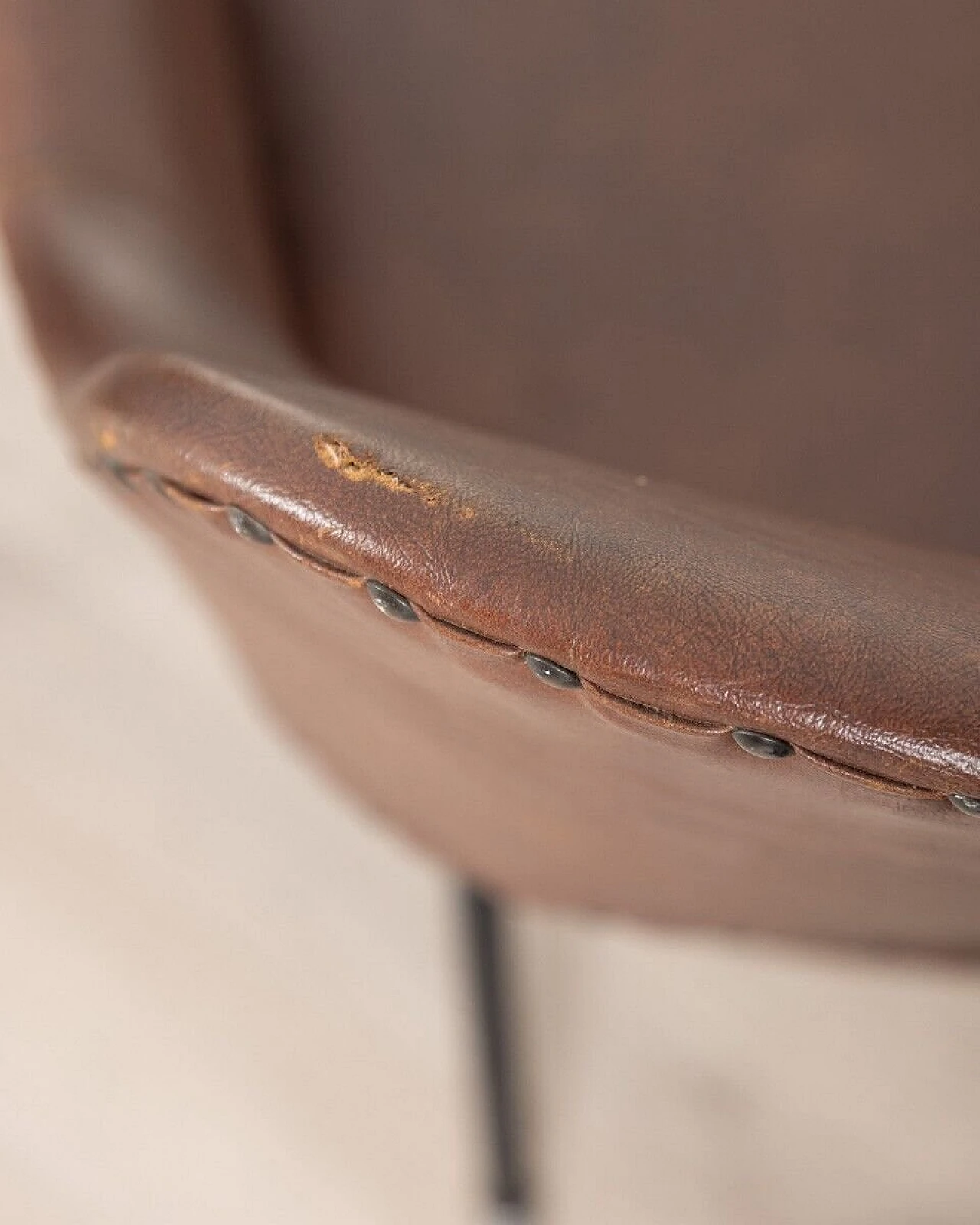 Pair of armchairs in brown leather and black metal legs, 1960s 5