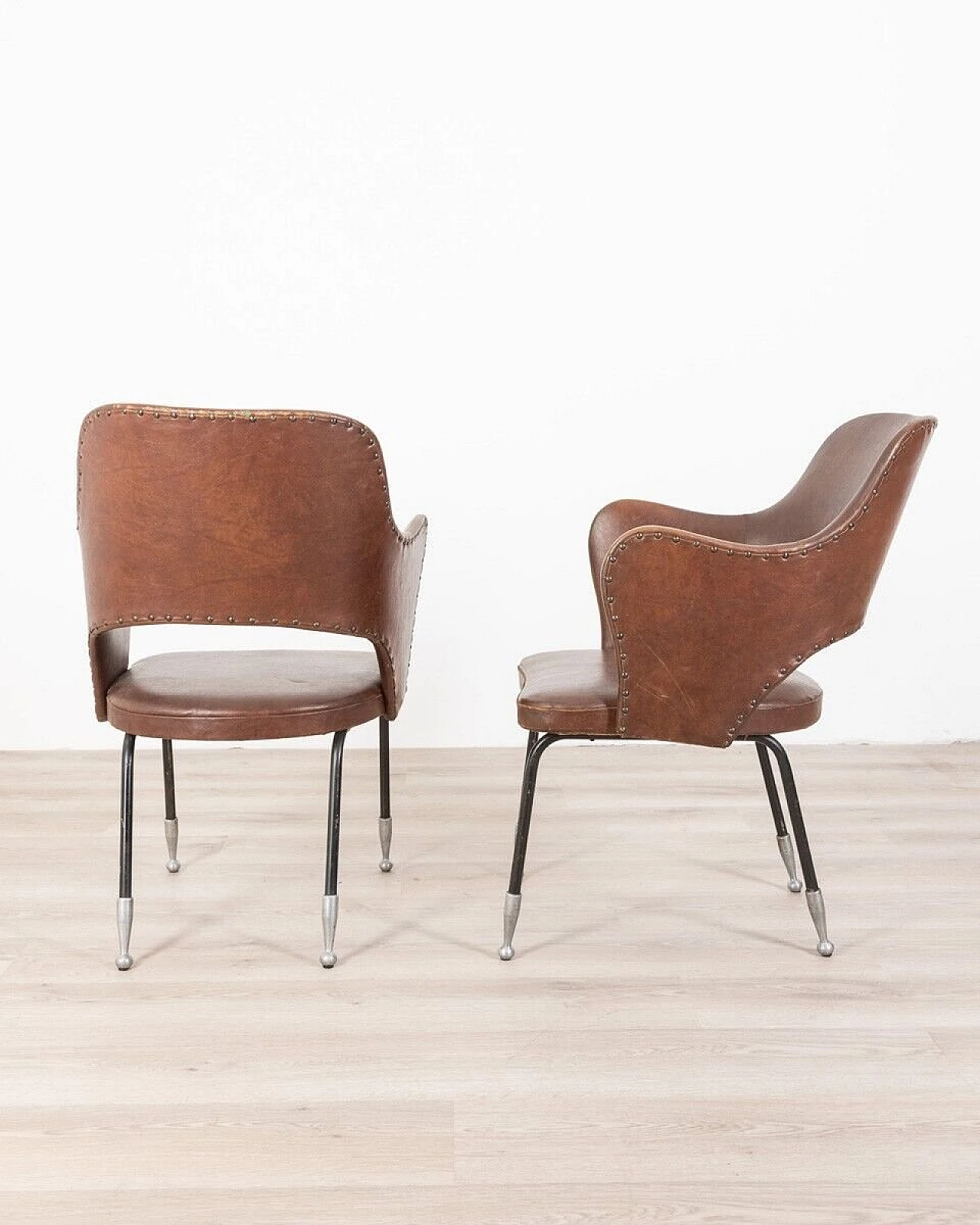 Pair of armchairs in brown leather and black metal legs, 1960s 7