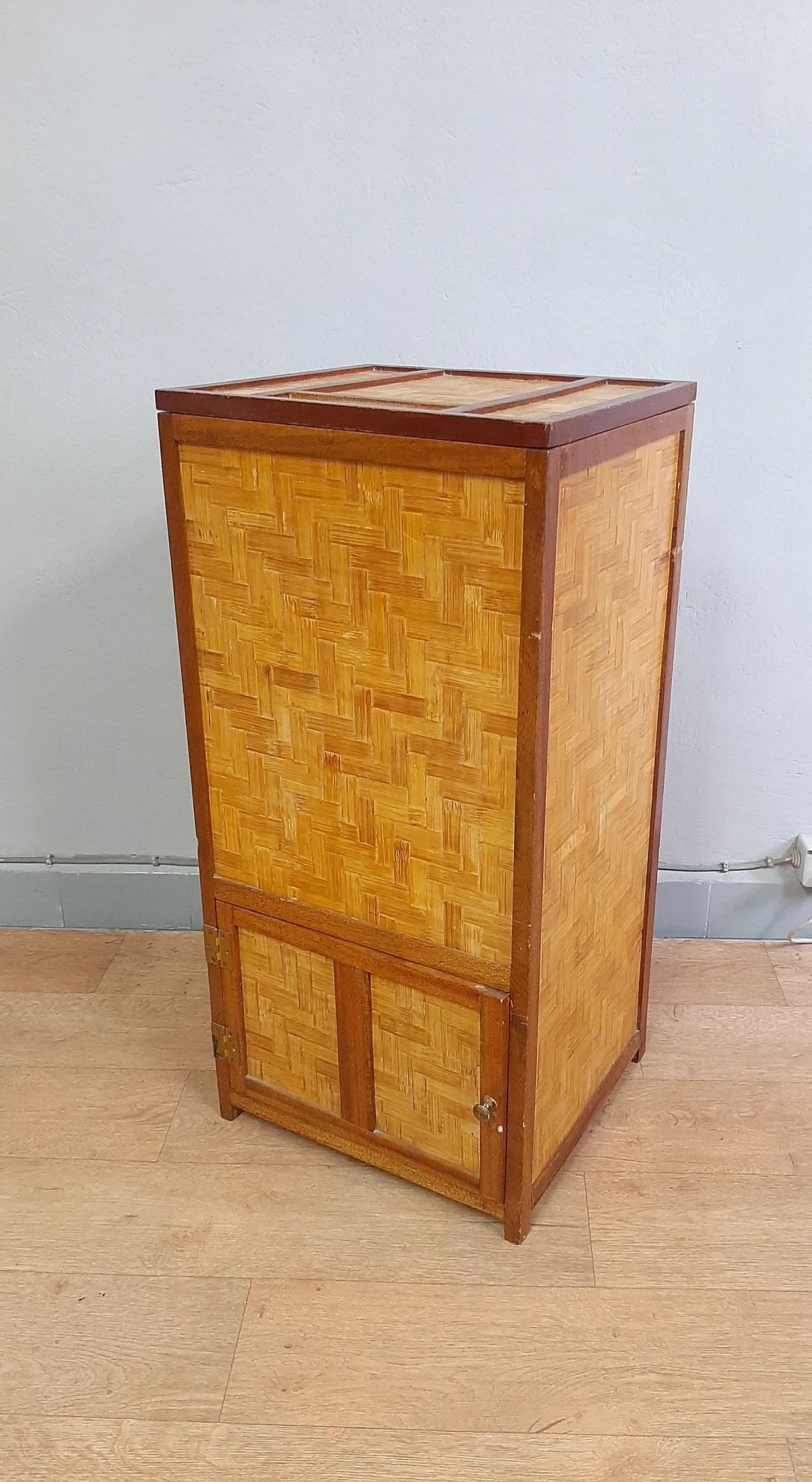 Vertical wicker trunk with double opening, 1970s 1