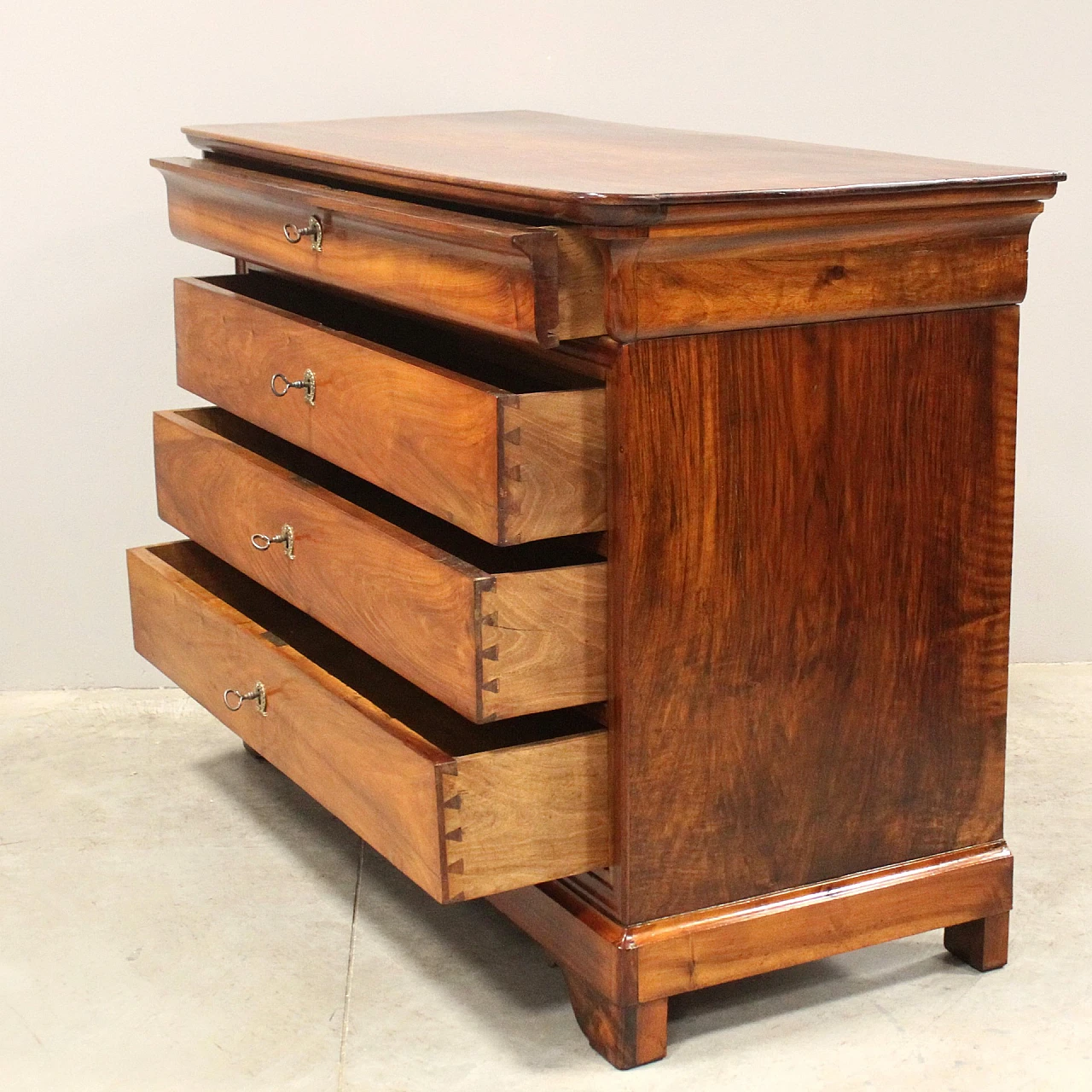 Louis Philippe solid walnut cappuccino dresser, mid-19th century 3