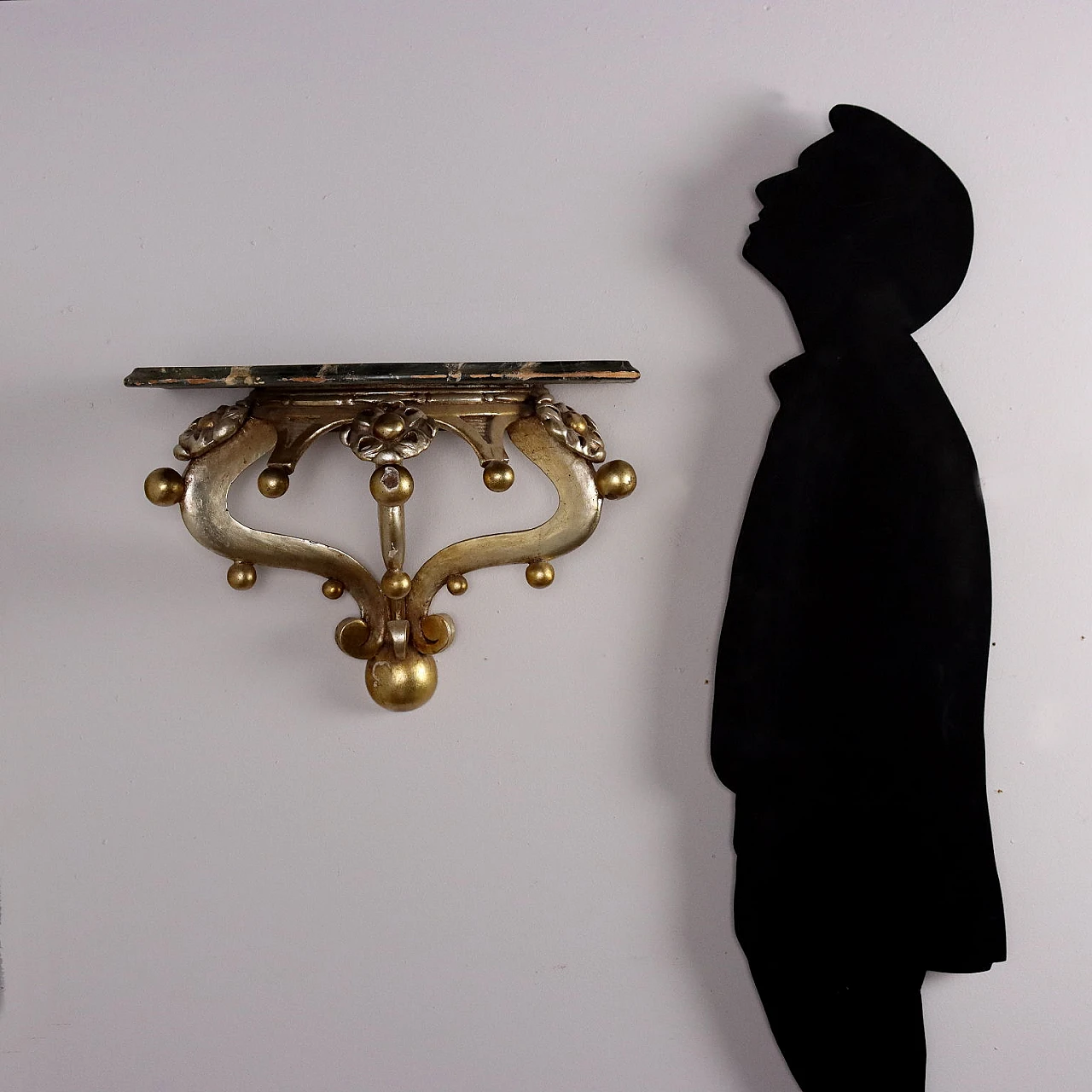 Pair of carved and gilded wooden shelves with marbled top 2