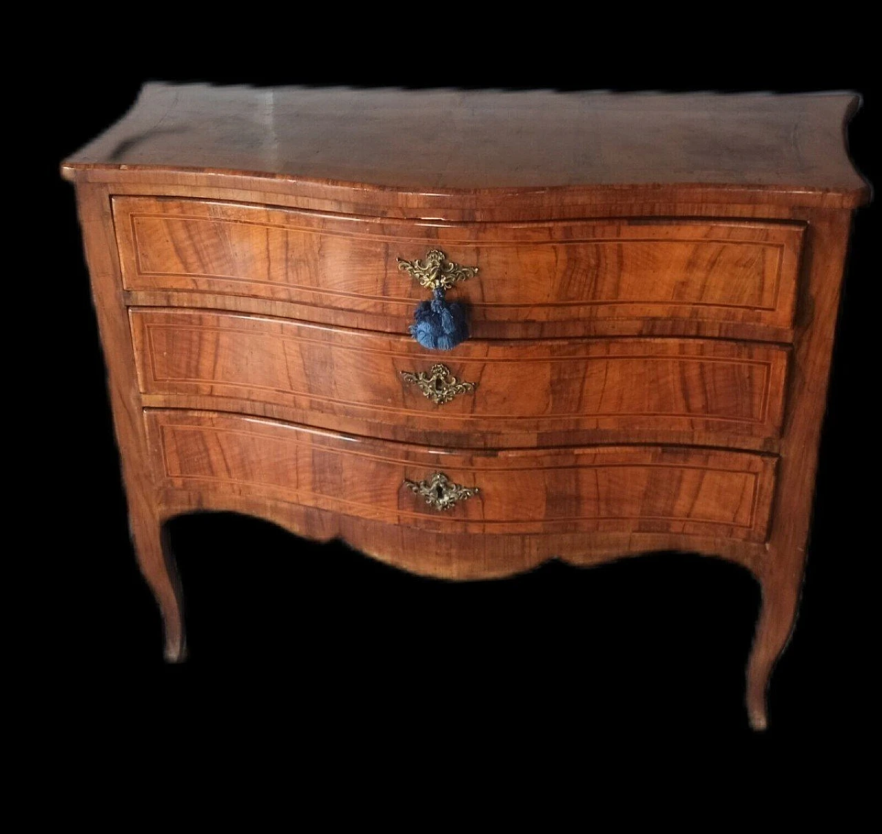 Roman Louis XV olive wood veneered commode, late 17th century 4