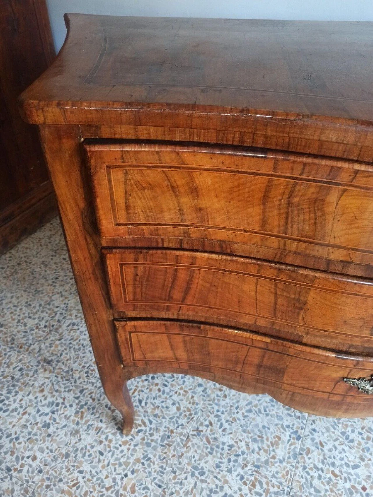 Roman Louis XV olive wood veneered commode, late 17th century 7