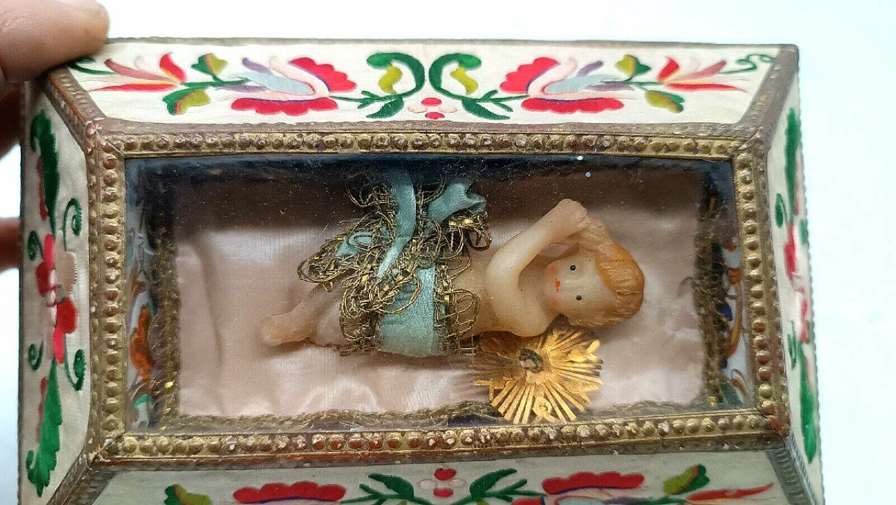 Embroidered fabric box with shrine and wax Baby Jesus, 19th century 4