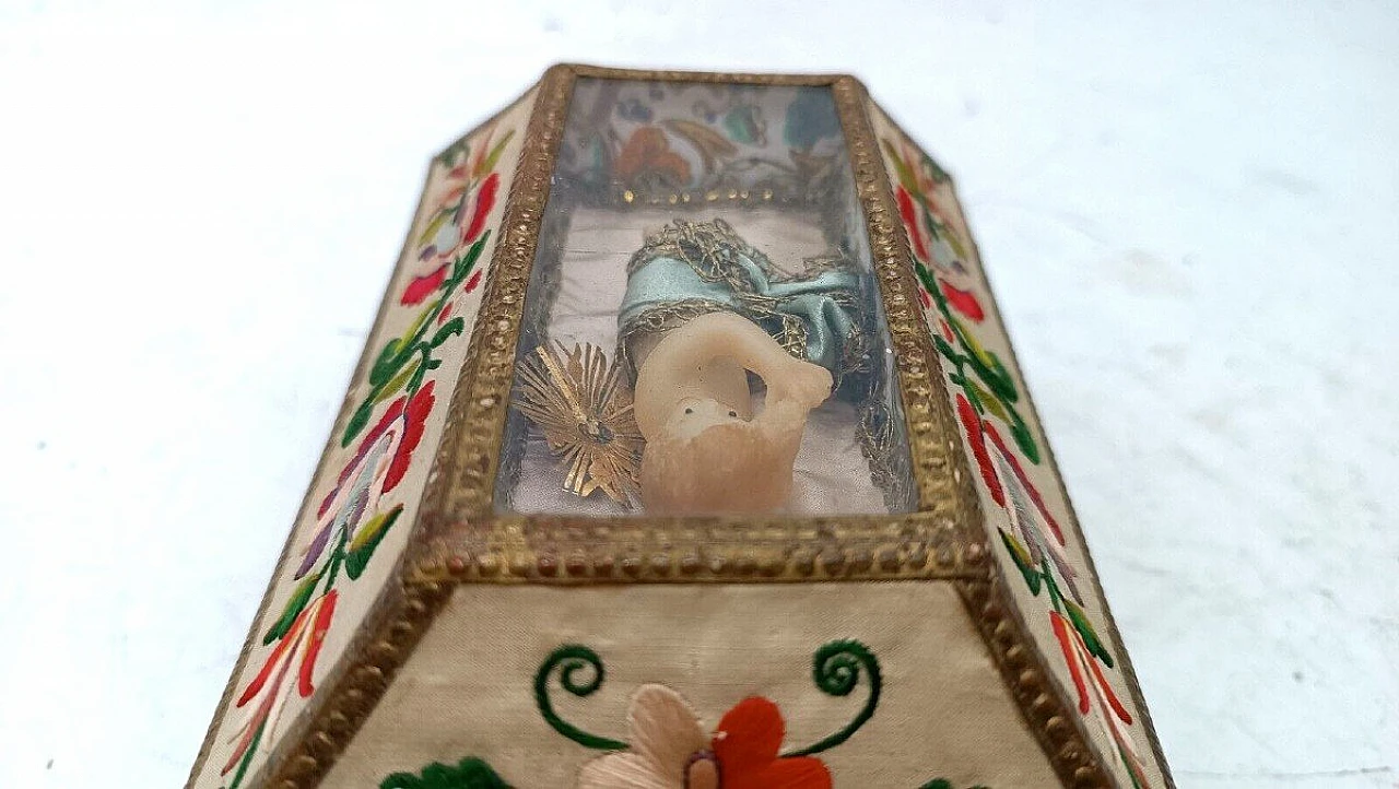 Embroidered fabric box with shrine and wax Baby Jesus, 19th century 6