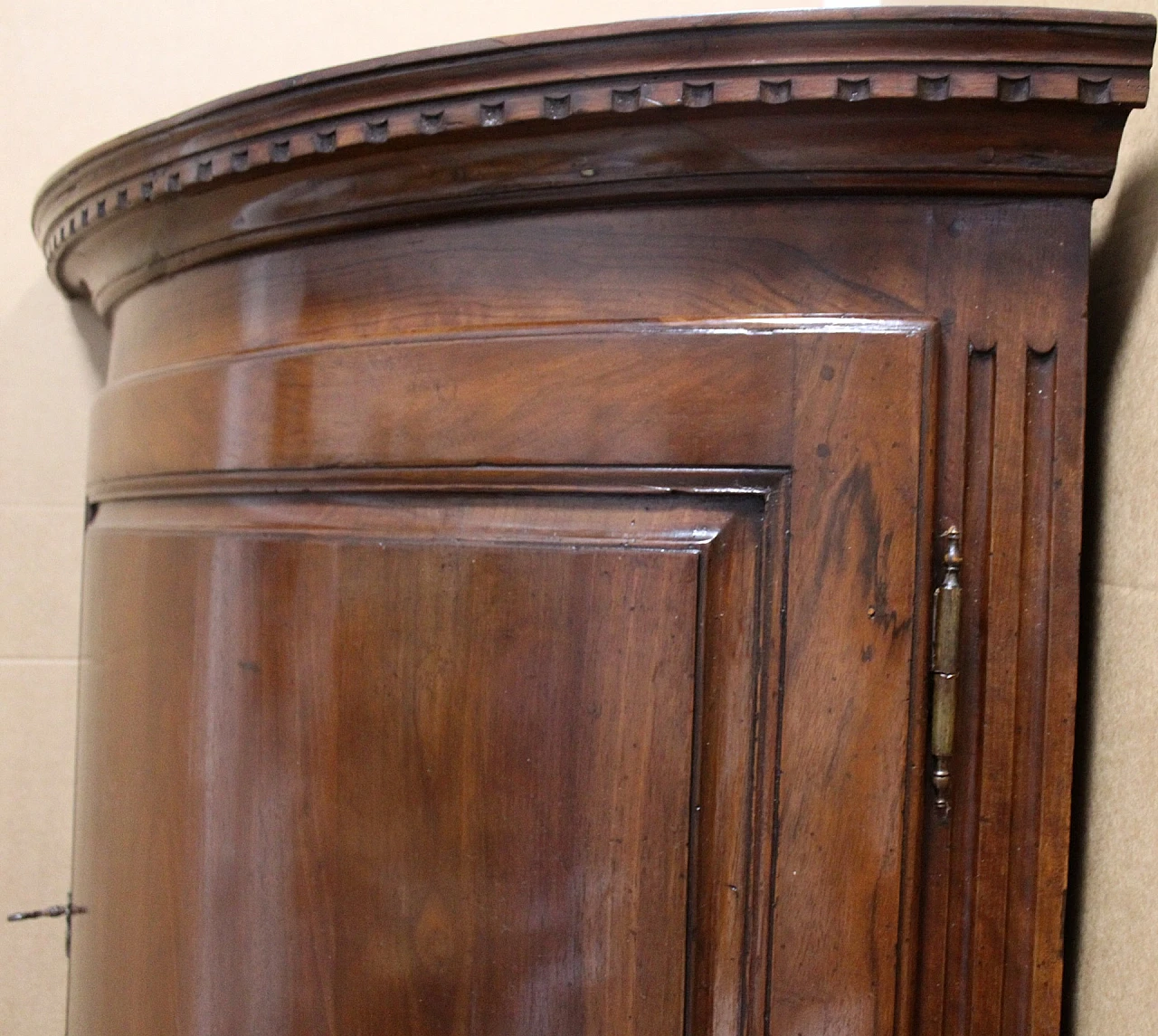 Louis XVI rounded solid walnut corner cabinet, 18th century 3