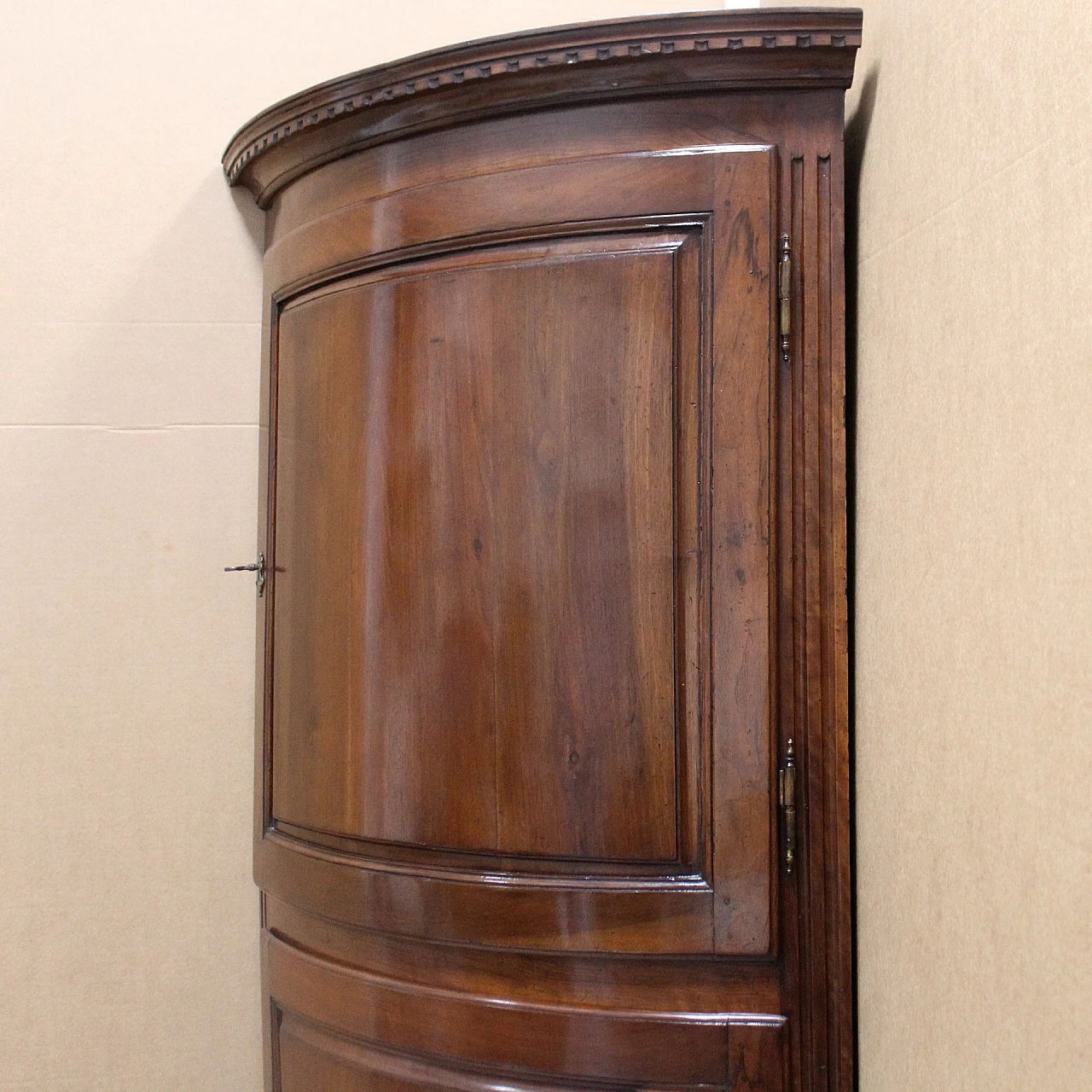 Louis XVI rounded solid walnut corner cabinet, 18th century 6
