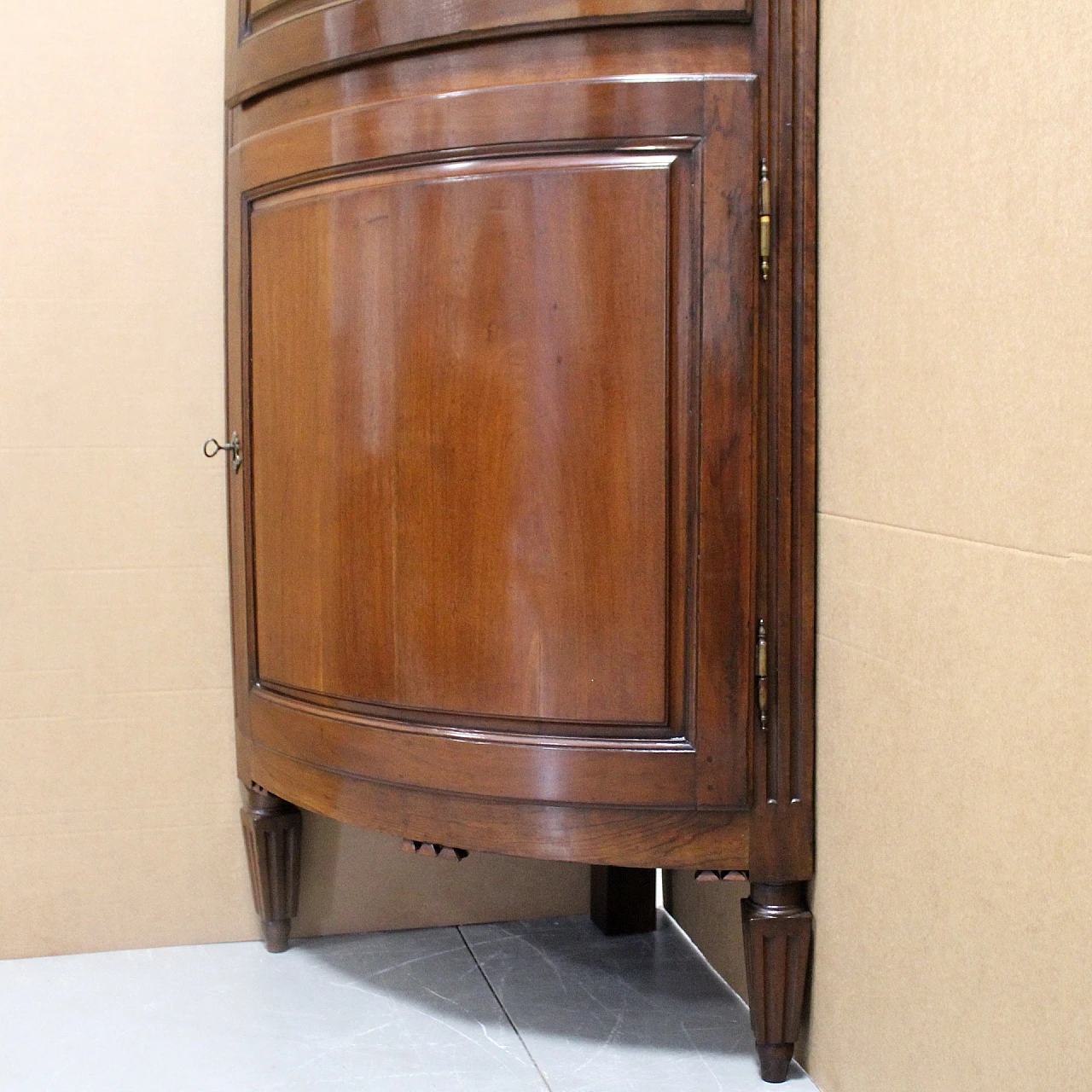 Louis XVI rounded solid walnut corner cabinet, 18th century 8