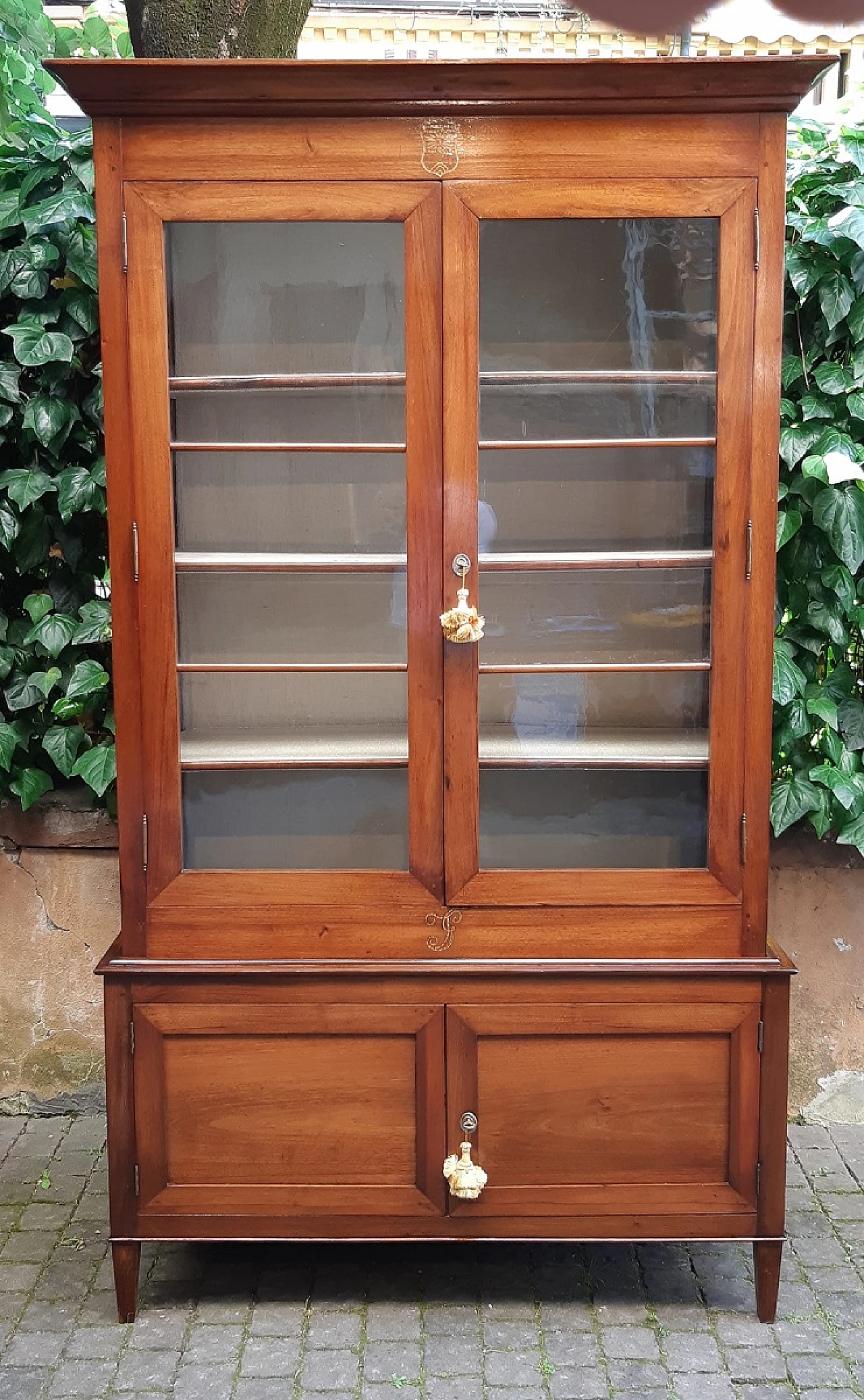 Emilian Louis XVI double-body walnut display cabinet, 18th century 1