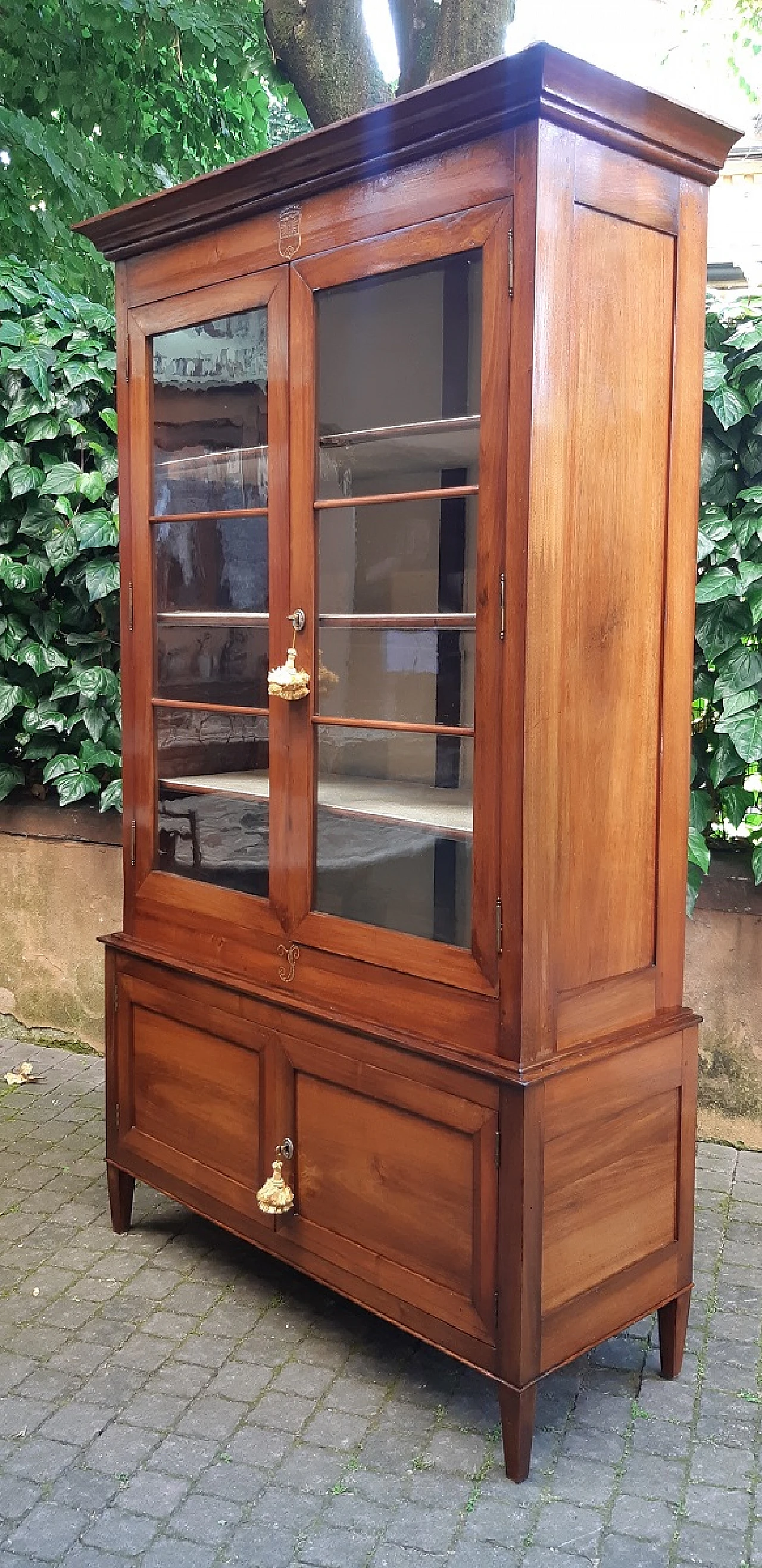 Emilian Louis XVI double-body walnut display cabinet, 18th century 3