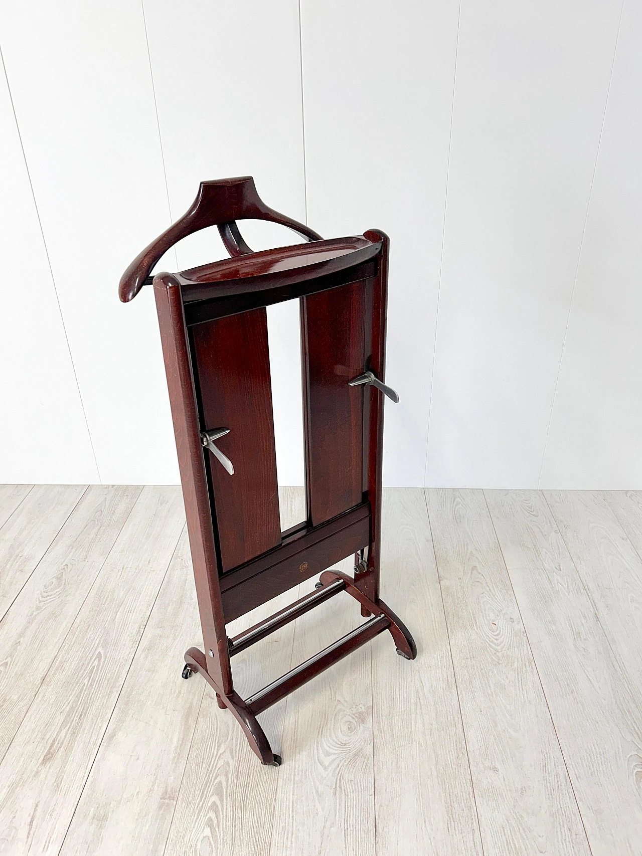 Wooden valet stand by Fratelli Reguitti, 1950s 14