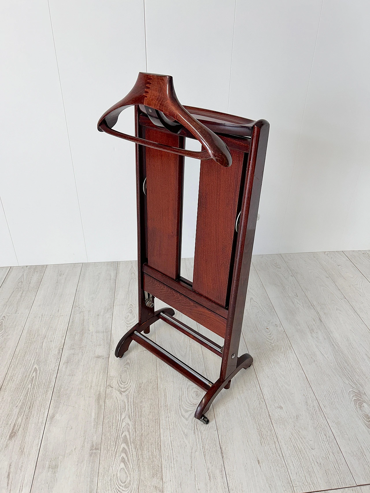 Wooden valet stand by Fratelli Reguitti, 1950s 16