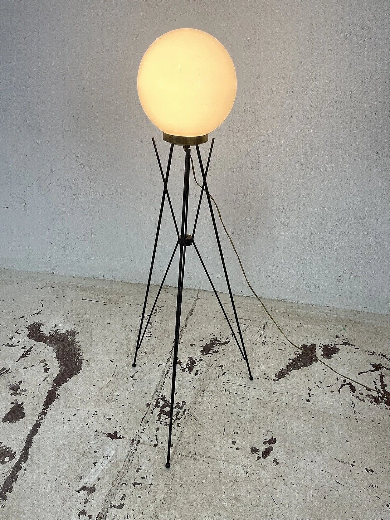 Metal and opaline glass floor lamp by Stilnovo, 1960s 1