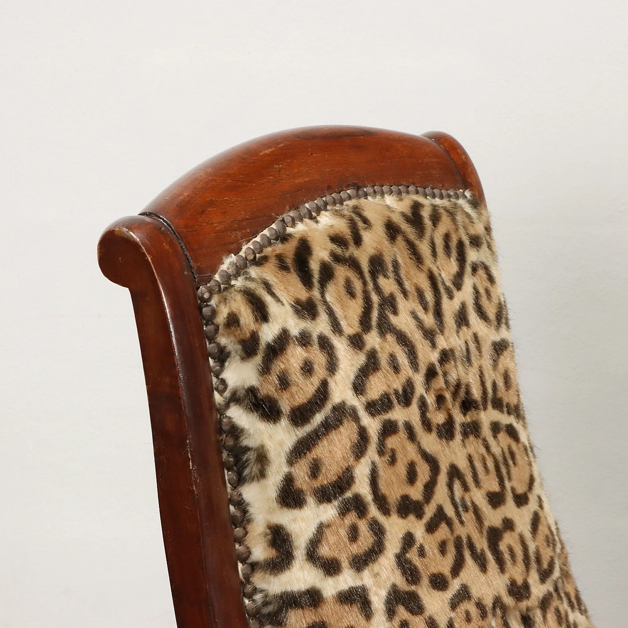 Pair of chairs veneered in exotic wood and animalier fabric 3