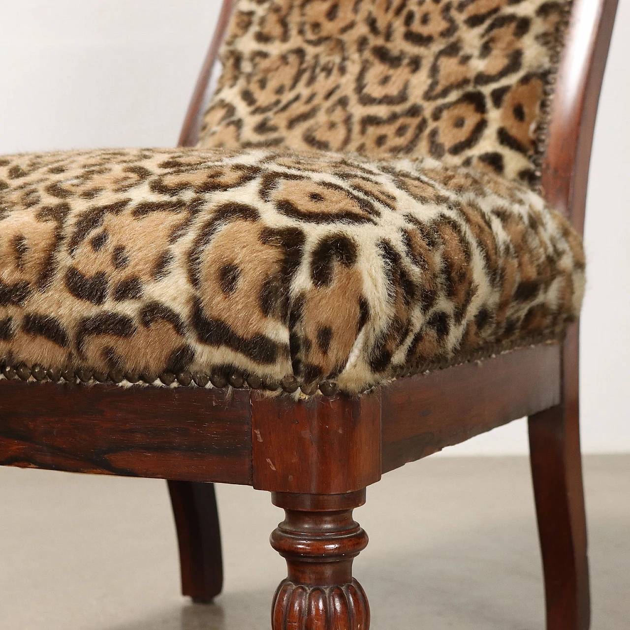 Pair of chairs veneered in exotic wood and animalier fabric 4