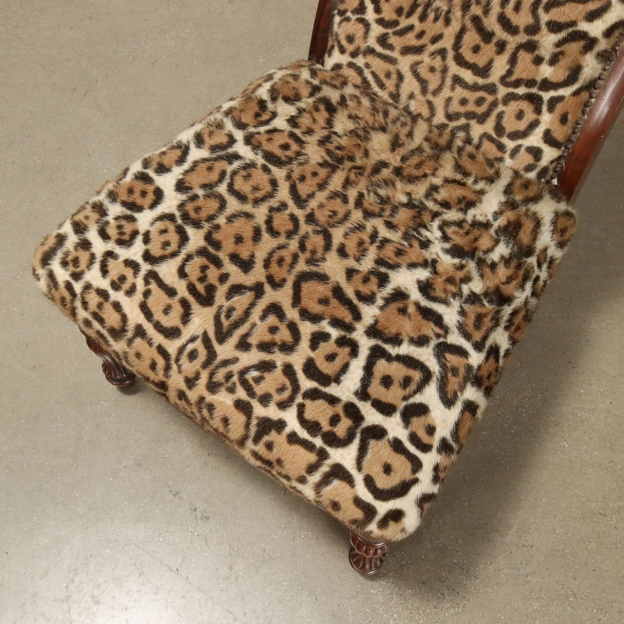 Pair of chairs veneered in exotic wood and animalier fabric 7