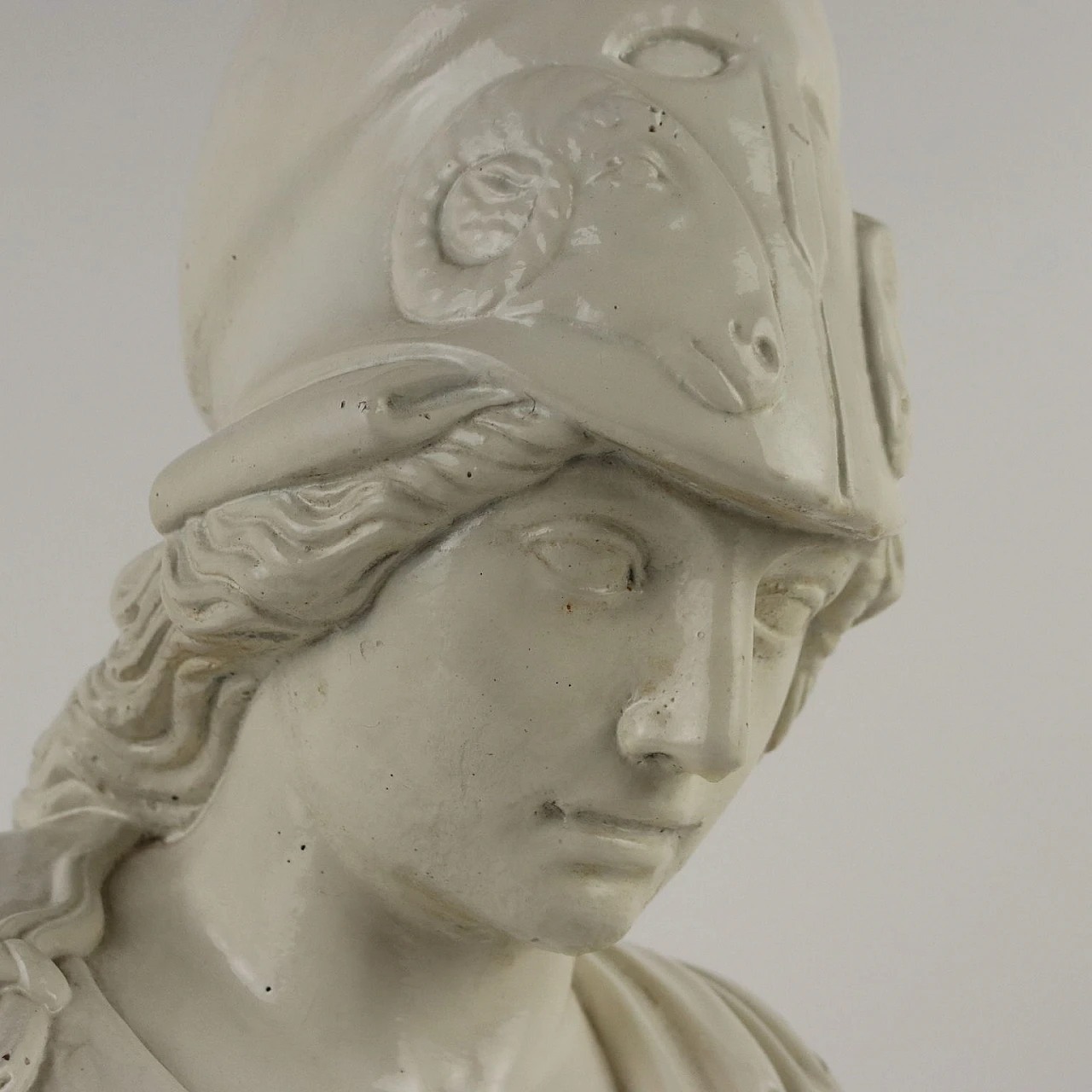 Busto di Minerva, scultura in cemento smaltato 3