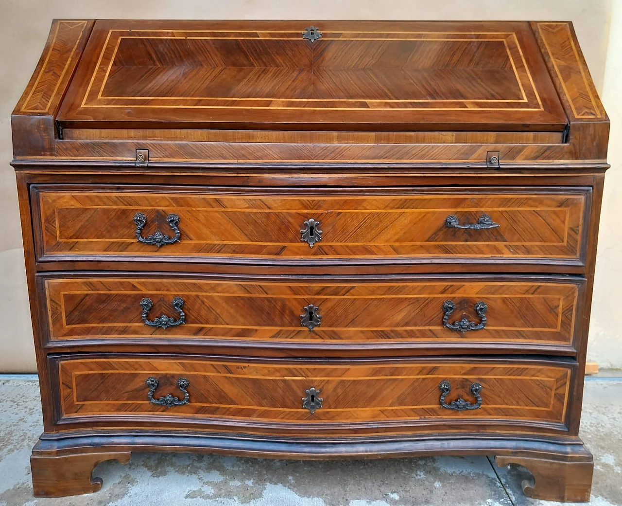 Emilian walnut paneled flap desk, second half of the 18th century 1