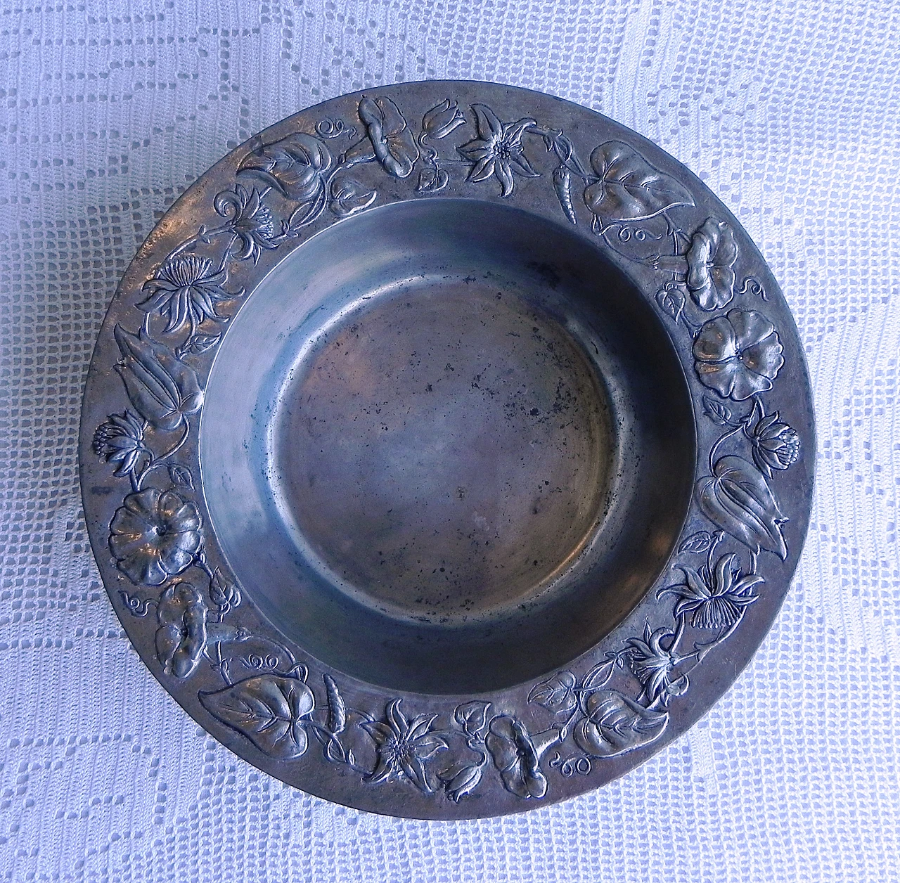 Pewter bowl with brass plate by Cosi Tabellini, 1990s 9