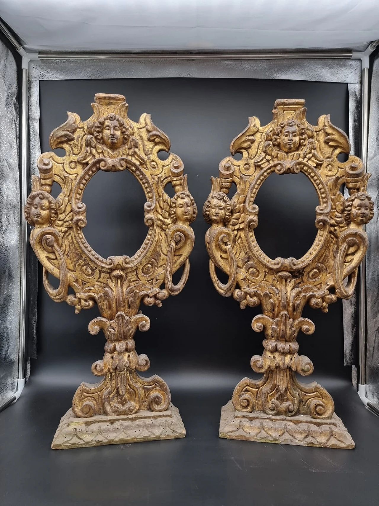 Pair of Sansovinesque reliquaries in carved lime wood, 17th century 1