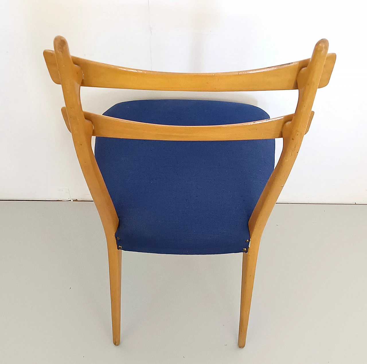 5 Chairs in maple and blue fabric, 1950s 9