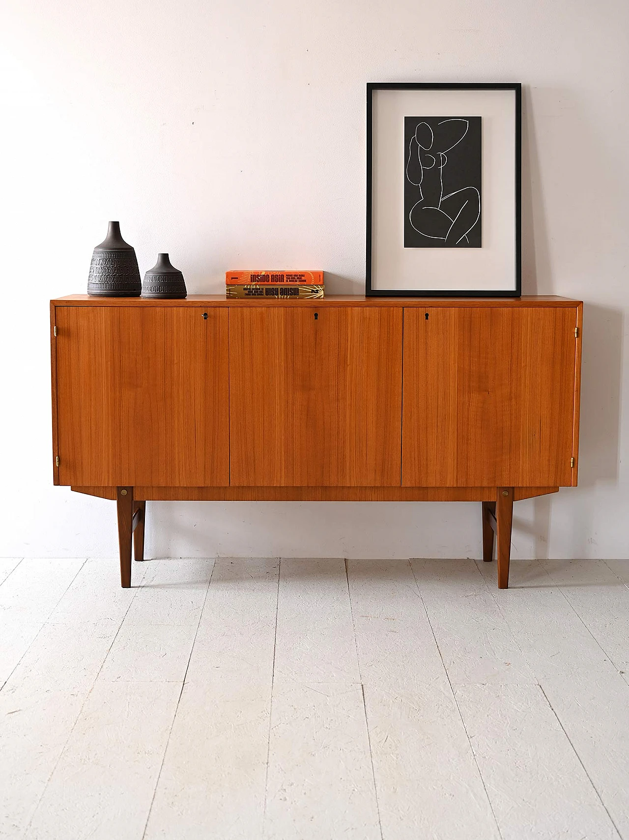 Credenza svedese in teak a tre ante, anni '60 1