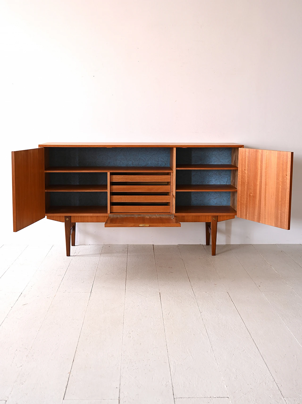 Credenza svedese in teak a tre ante, anni '60 3