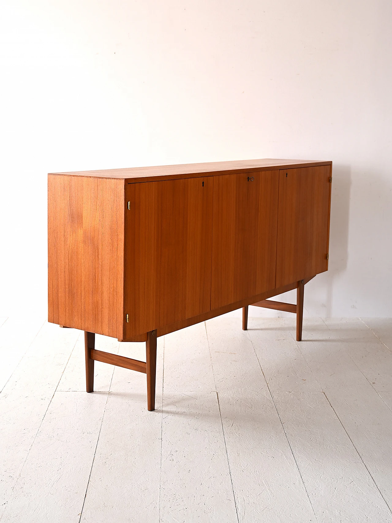 Credenza svedese in teak a tre ante, anni '60 4