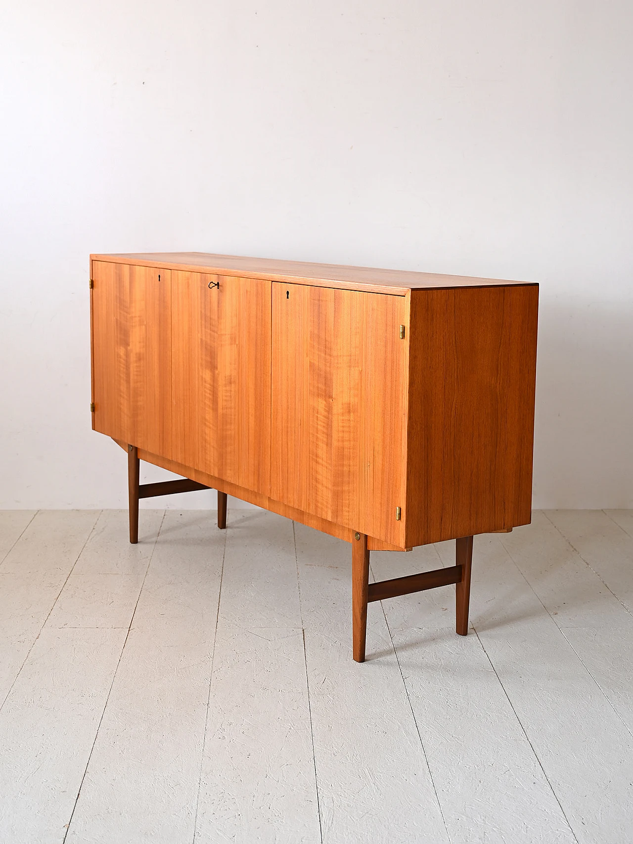 Credenza svedese in teak a tre ante, anni '60 5