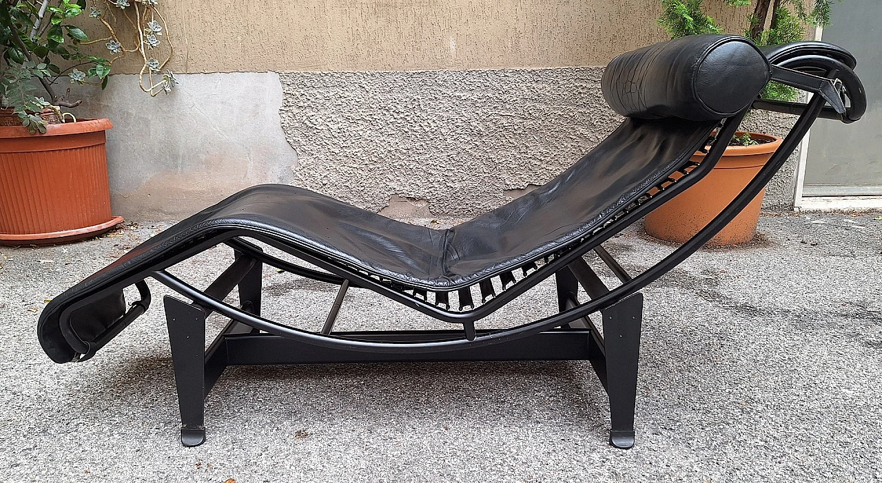 LC4 chaise longue in black leather by Le Corbusier for Cassina, 1990s 1