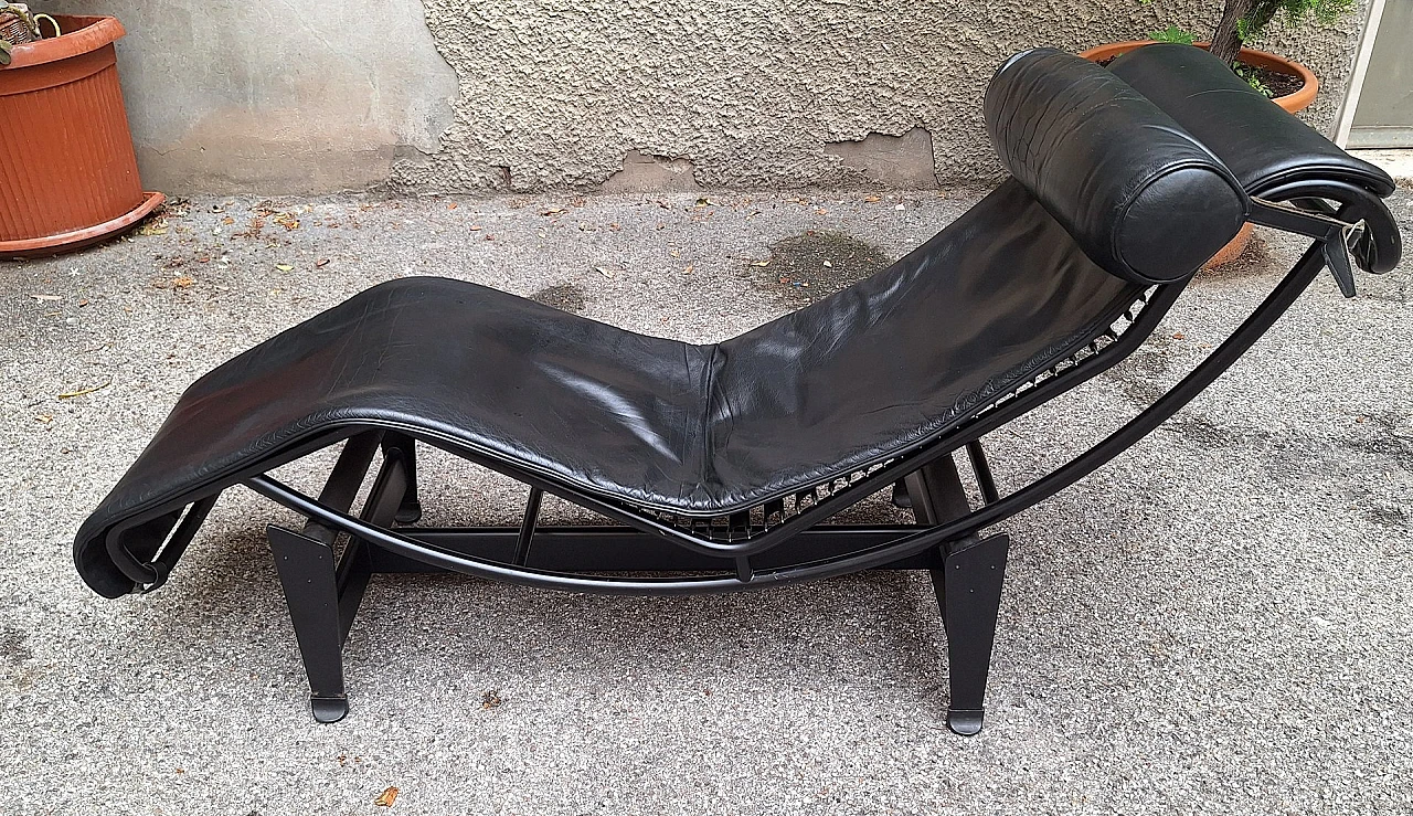 LC4 chaise longue in black leather by Le Corbusier for Cassina, 1990s 2