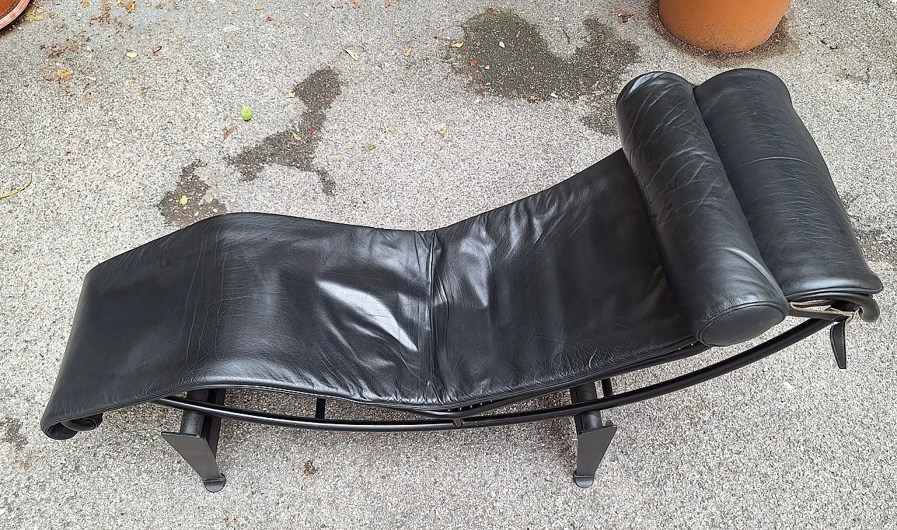 LC4 chaise longue in black leather by Le Corbusier for Cassina, 1990s 3