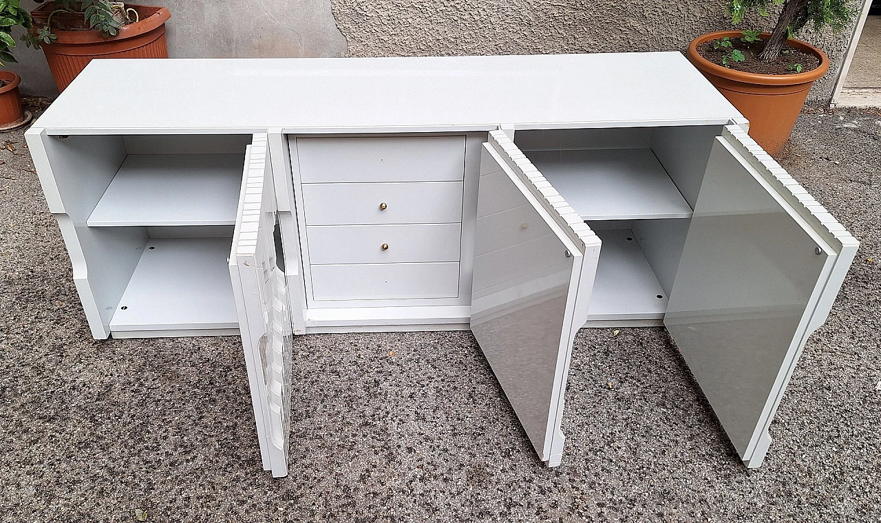 Credenza modello Norman in legno bianco di Luciano Frigerio per Frigerio Di Desio, anni '60 16