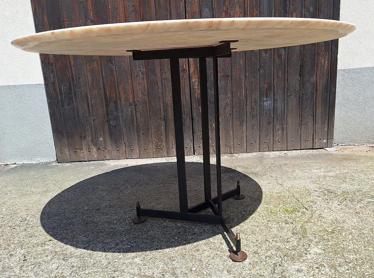 Round marble, iron and brass table, 1950s 3