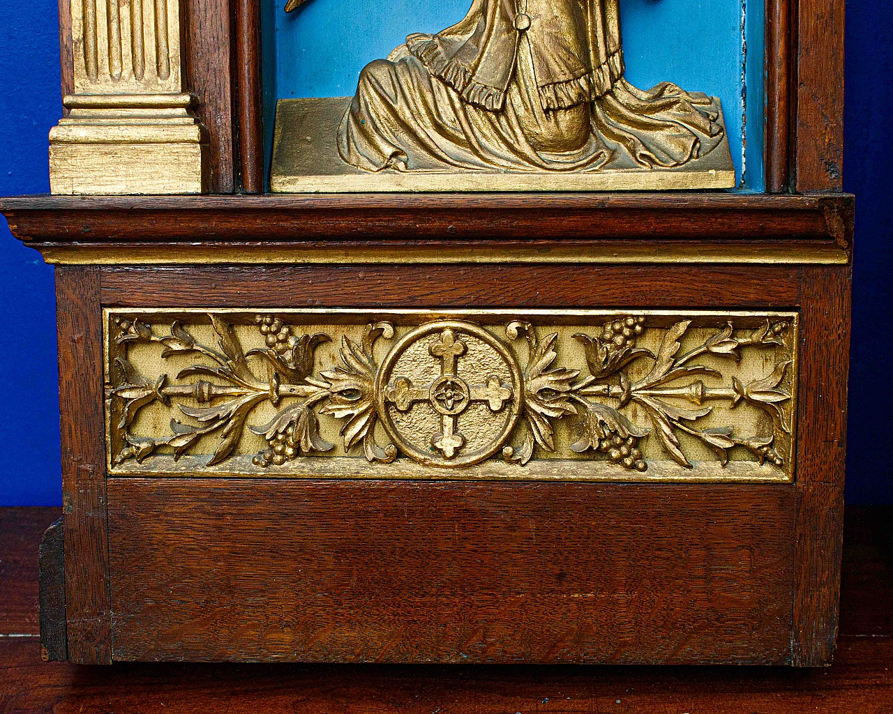 Pair of walnut niches with bas-reliefs of archangels, mid-19th century 3