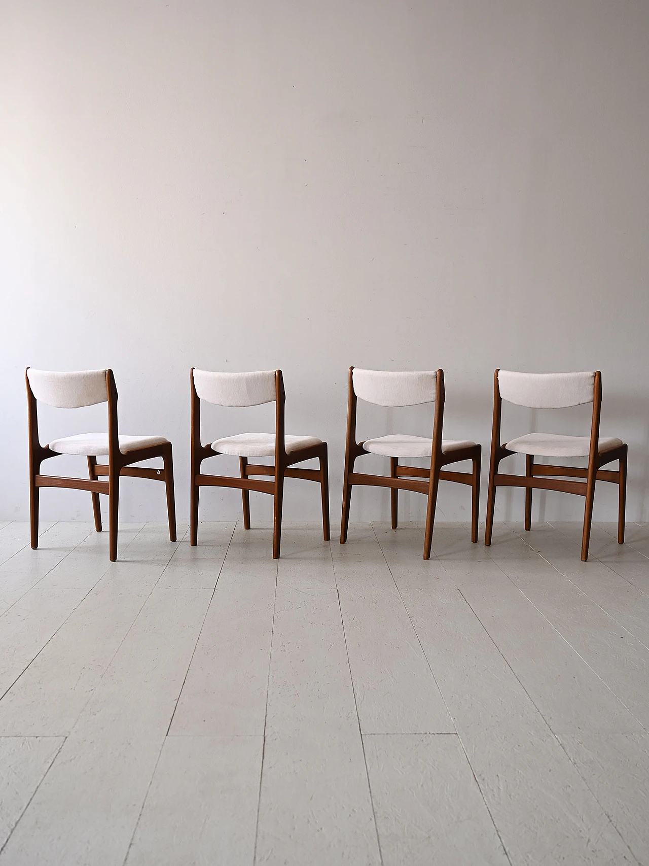 4 Scandinavian chairs in wood and white fabric, 1960s 2