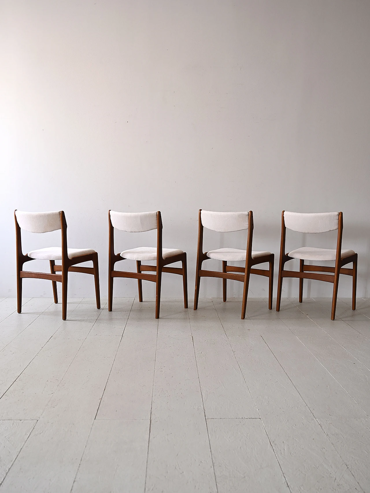 4 Scandinavian chairs in wood and white fabric, 1960s 3