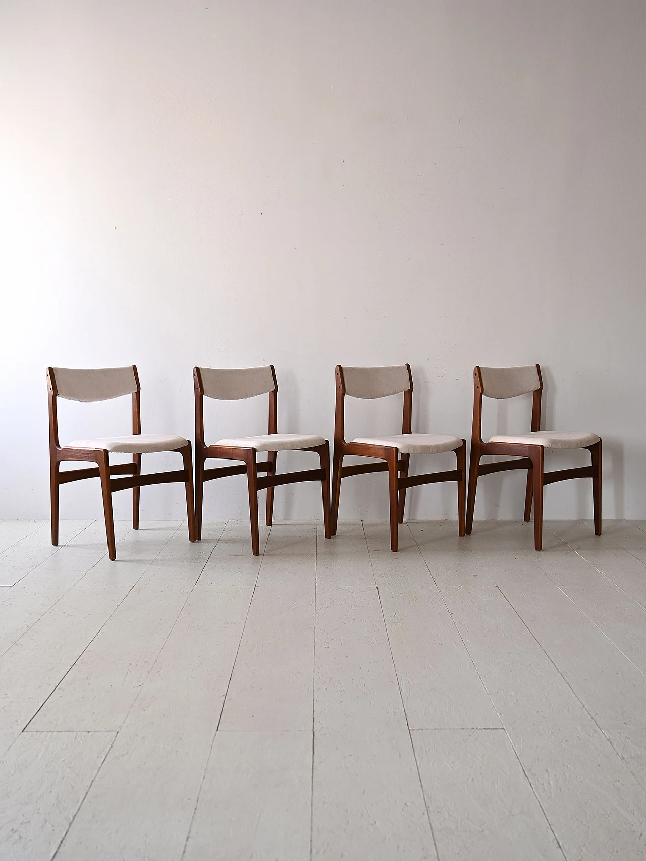 4 Scandinavian chairs in wood and white fabric, 1960s 4