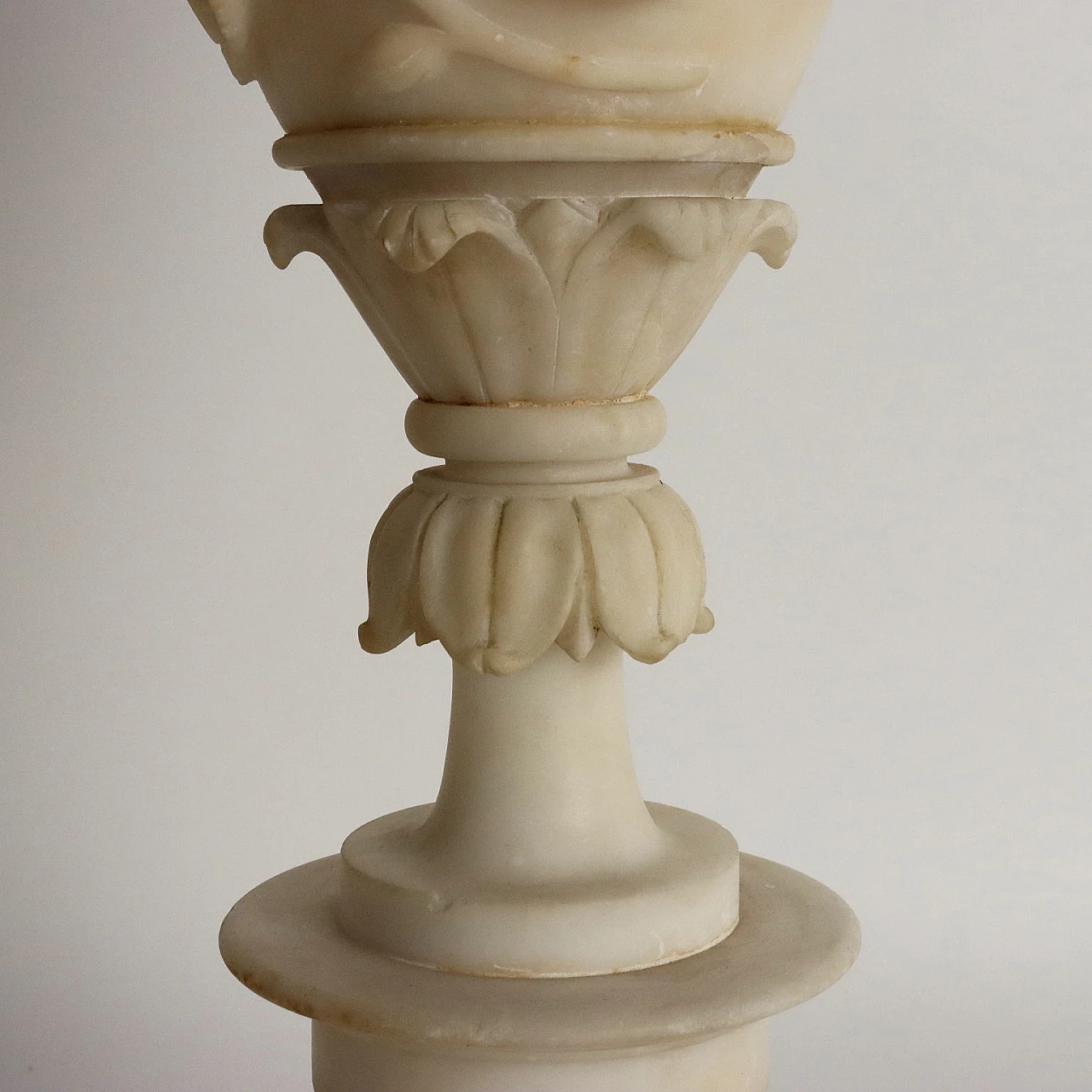 Pair of alabaster candelabra with flowers & leafs 19th century 7