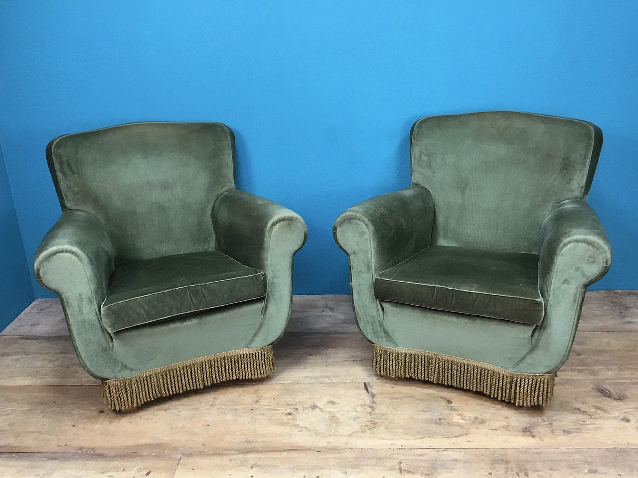 Pair of green velvet Bergère armchairs with fringes, 1950s 4