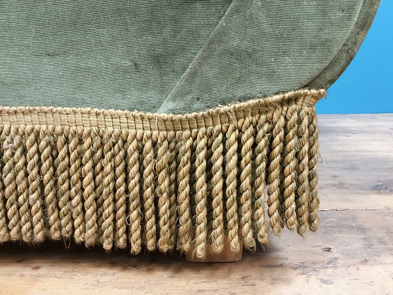 Pair of green velvet Bergère armchairs with fringes, 1950s 8