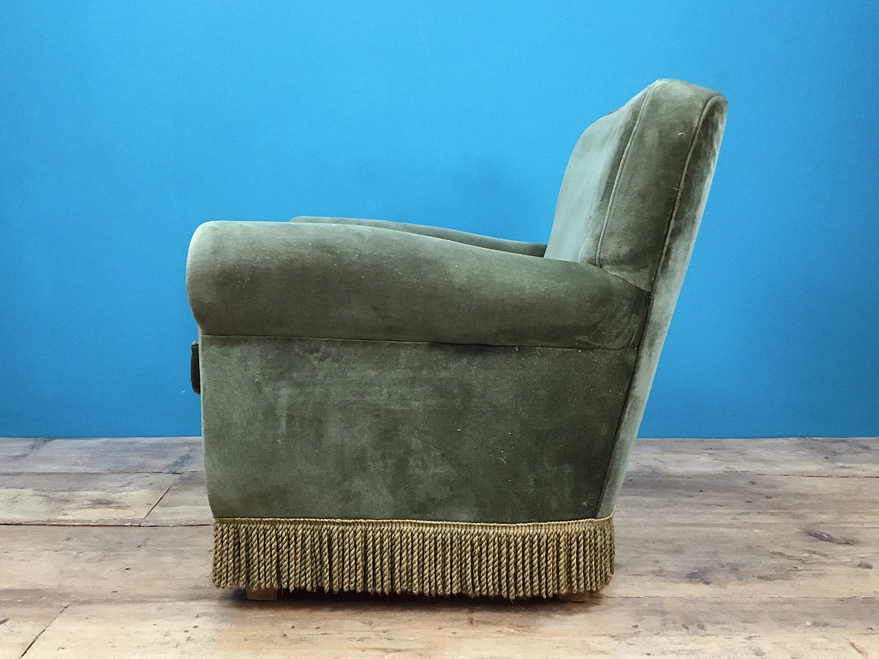 Pair of green velvet Bergère armchairs with fringes, 1950s 11