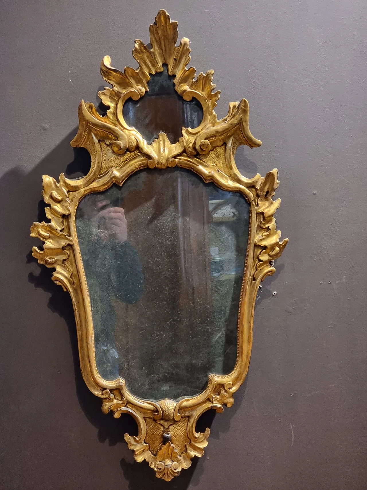 Mirror in carved & gilded wood with pure gold leaf, 18th century 2