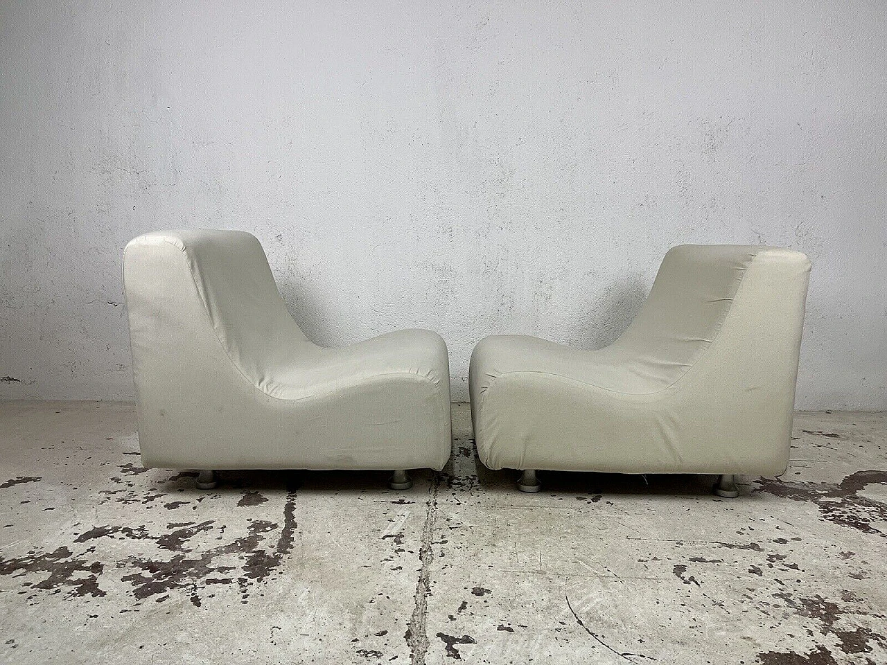 Pair of Space Age white fabric armchairs, 1970s 3