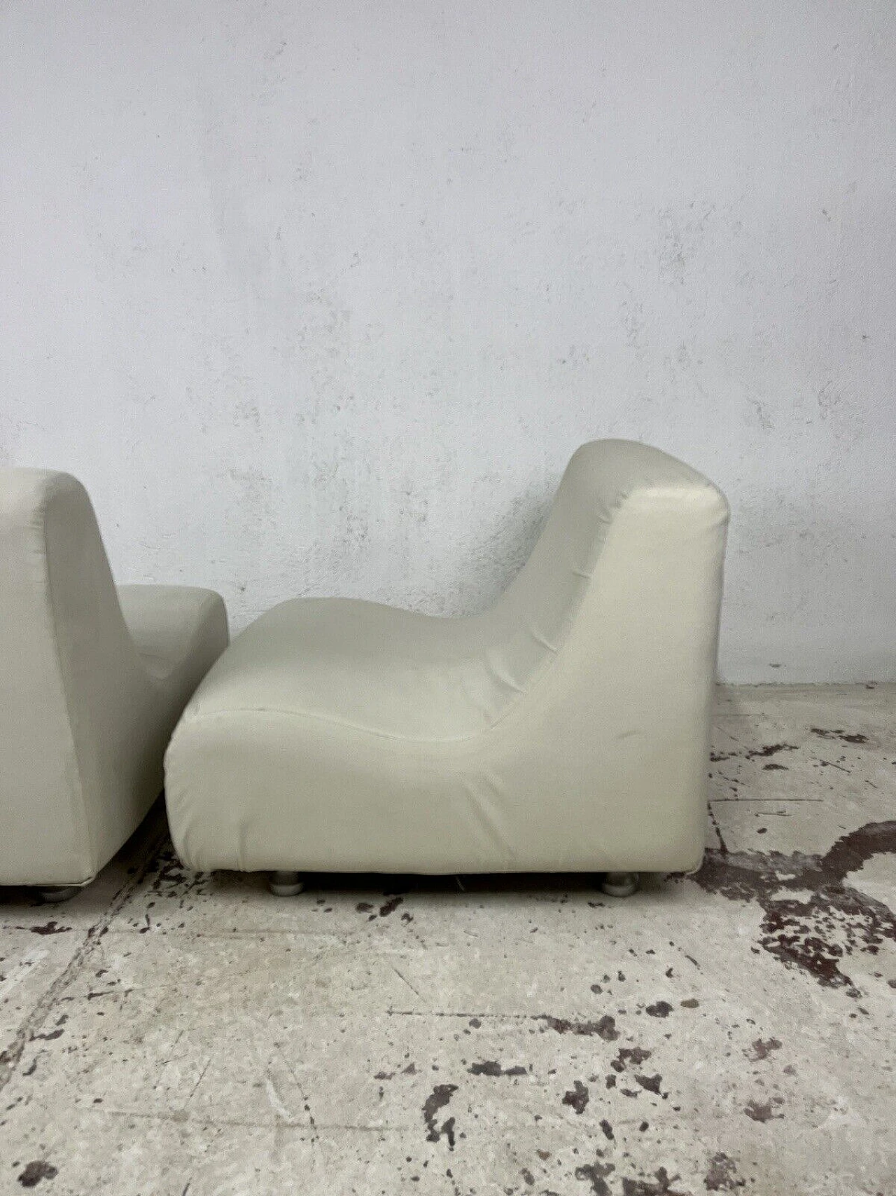 Pair of Space Age white fabric armchairs, 1970s 10