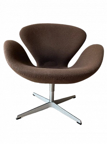 Swan 3320 chair by Arne Jacobsen for Fritz Hansen, 2008