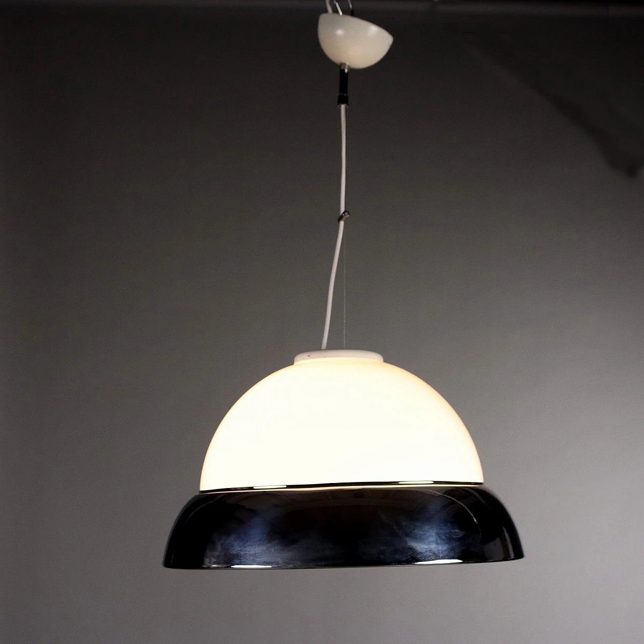 Lampada da soffitto bianca e nero in alluminio e vetro, anni '50 1