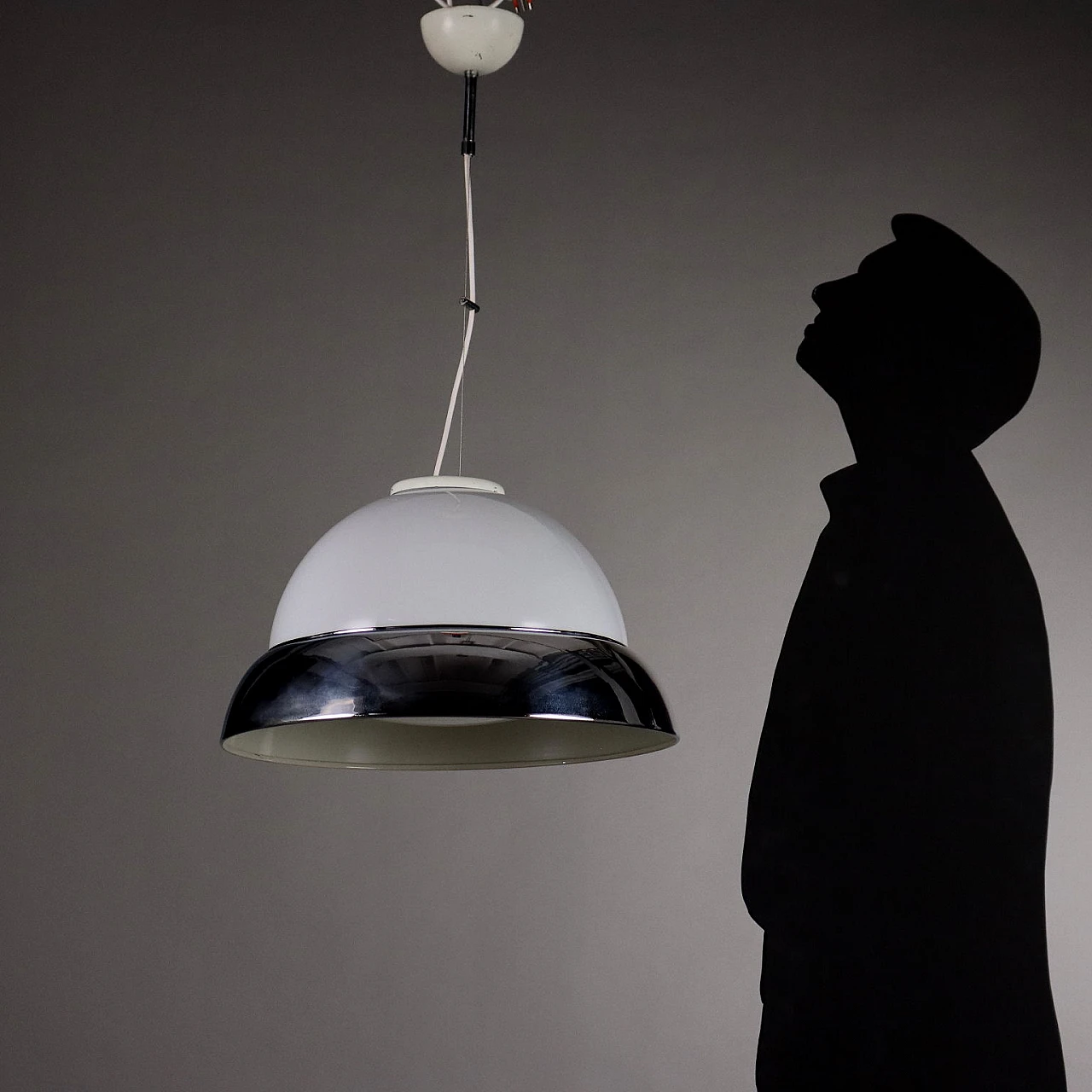 Lampada da soffitto bianca e nero in alluminio e vetro, anni '50 2