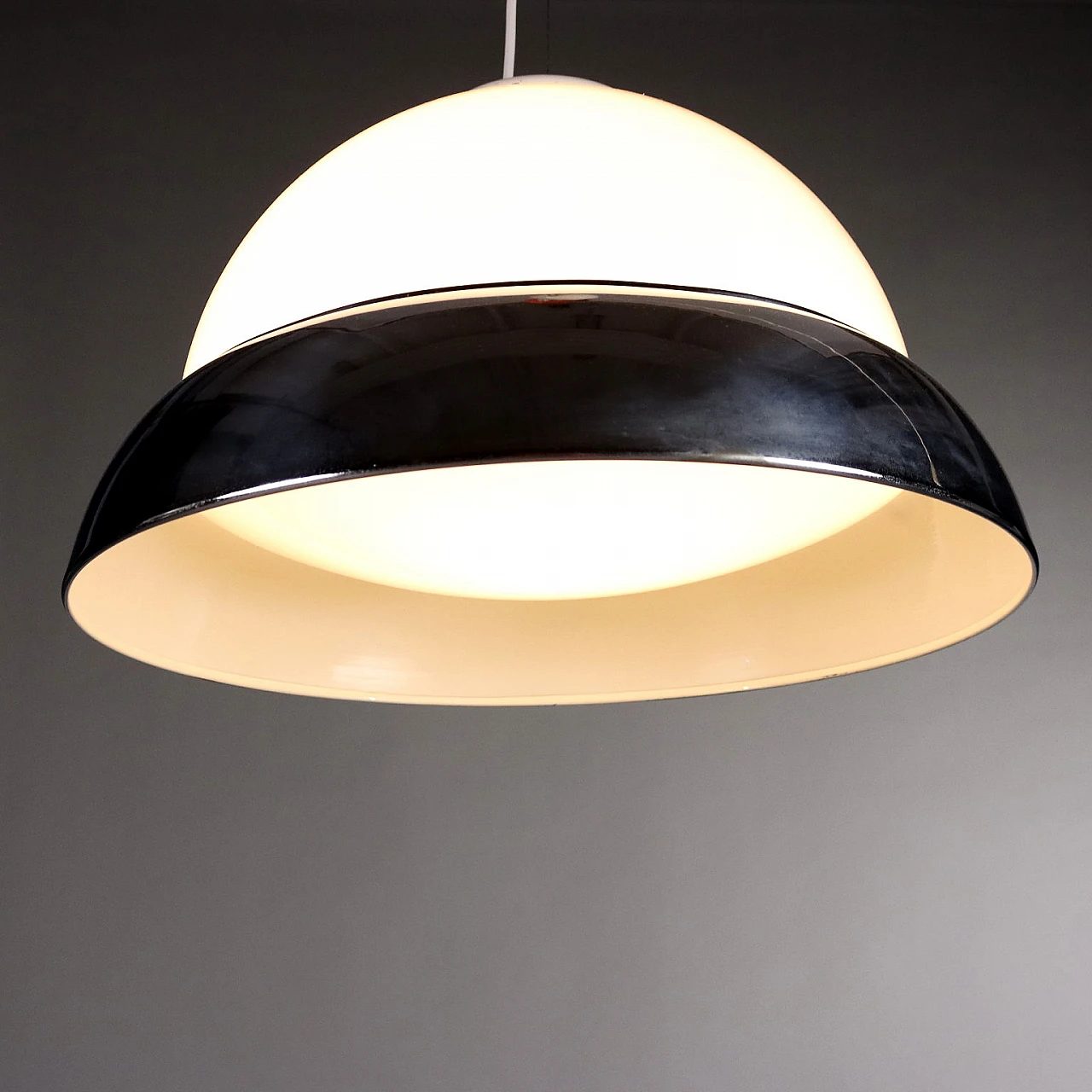 Lampada da soffitto bianca e nero in alluminio e vetro, anni '50 3