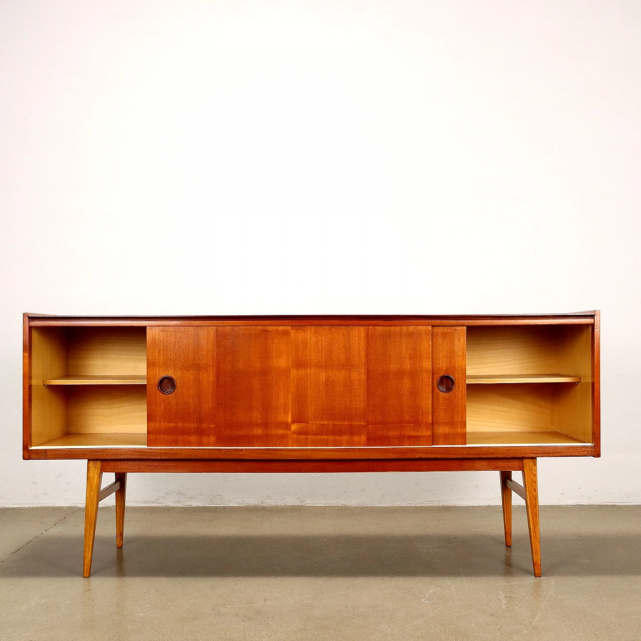 Credenza impiallicciata in teak con ante scorrevoli, anni '60 4